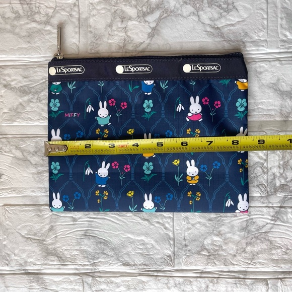 LeSportsac Japan x Miffy Deluxe Everyday Crossbody Bag Bundle with Pouch - Picture 6 of 11